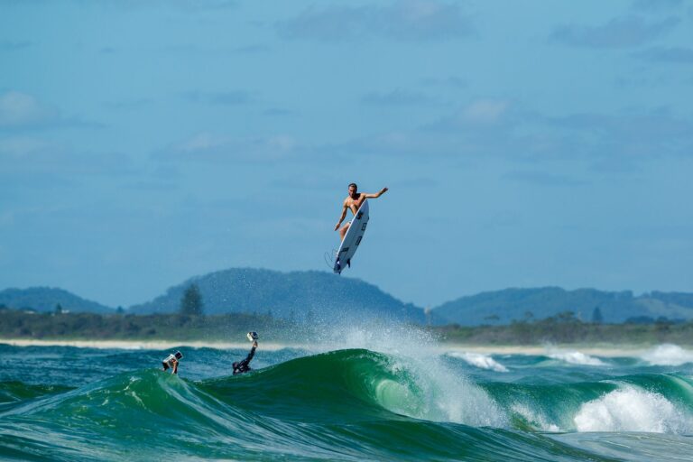 The art of surfing in Thailand: beaches and conditions for beginners